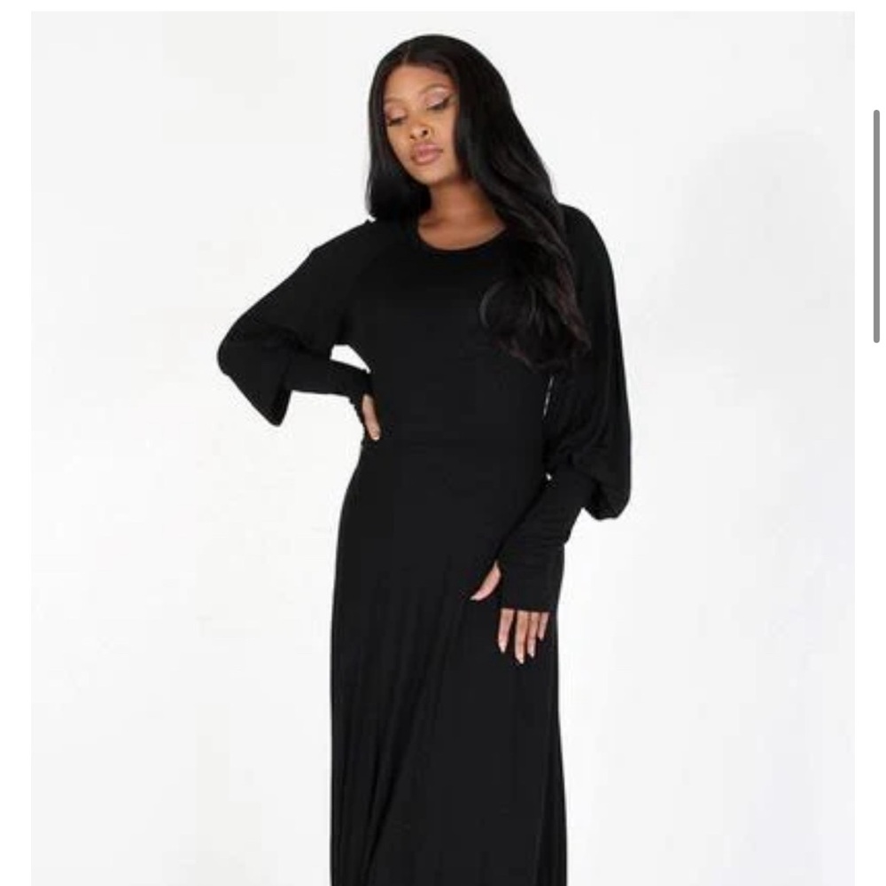 Eien Long sleeved bubble sleeve maxi dress with thumb holes!